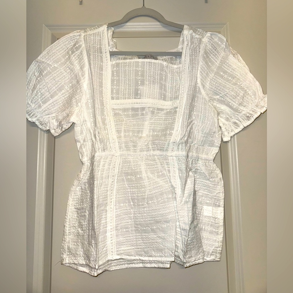 NWT HAYDEN LOS ANGELES 100% Cotton Embroidered Puff Sleeve Ruffle Top Lrg - Picture 1 of 6
